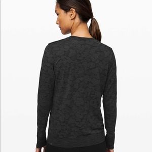 NWOT lululemon breeze by long sleeve- black camo, size 4